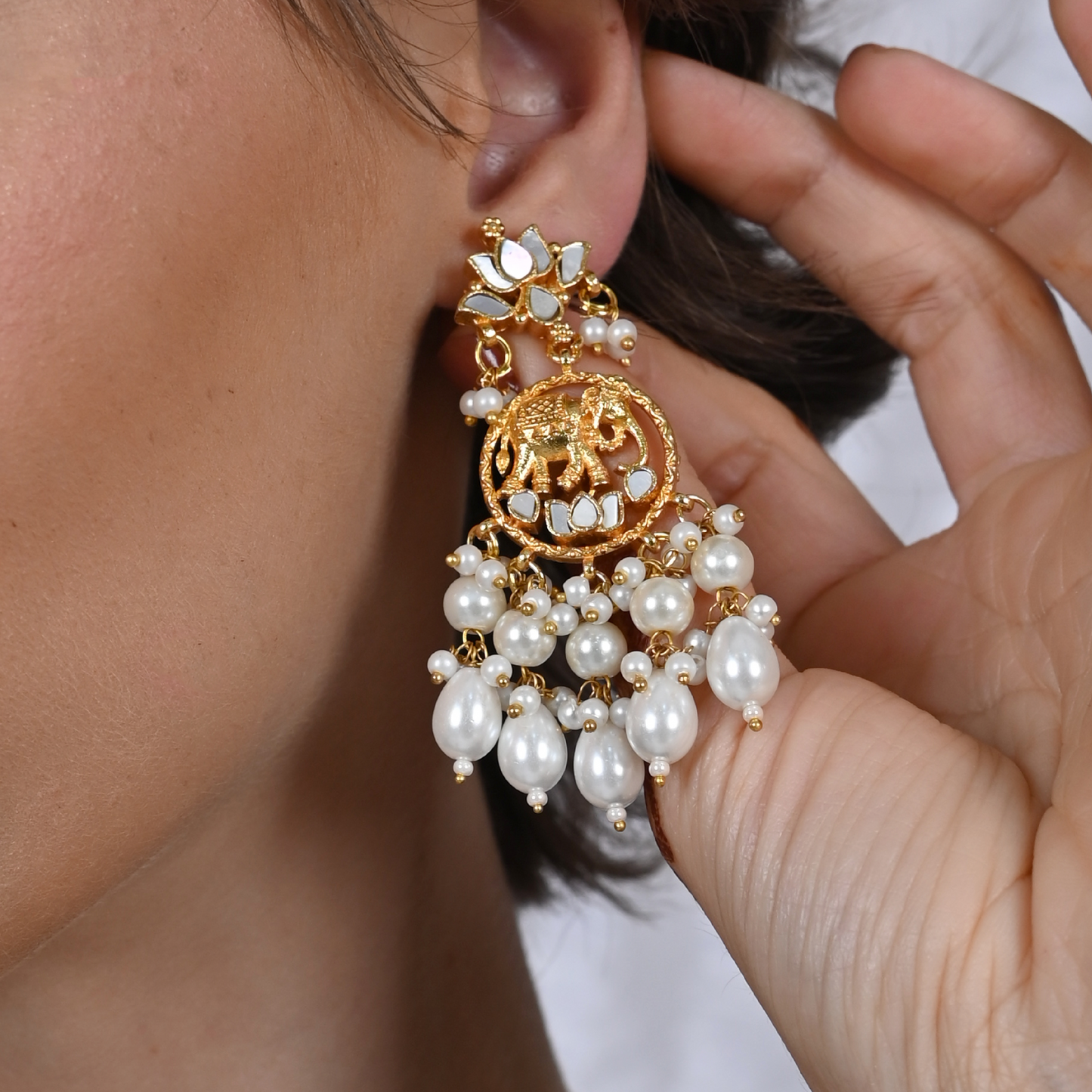 Tyapena Necklace With Earrings