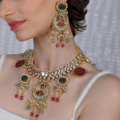 Ruhani Neckalce With Earrings