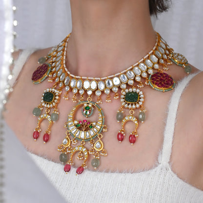 Ruhani Neckalce With Earrings