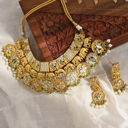 Indriya Neckalce With Earrings