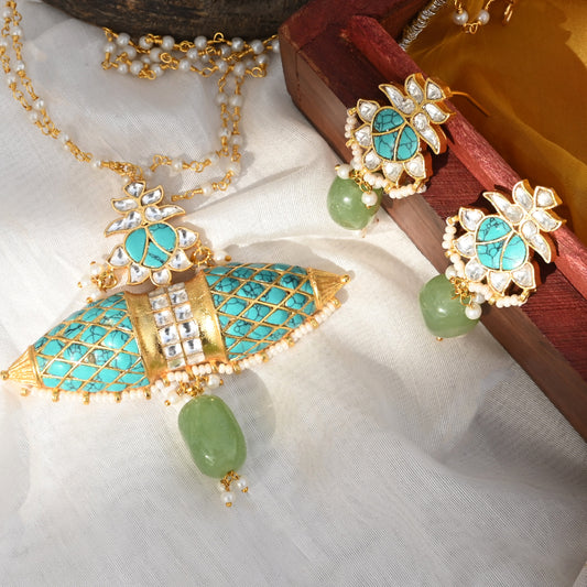 Poshak Pendant with Earrings