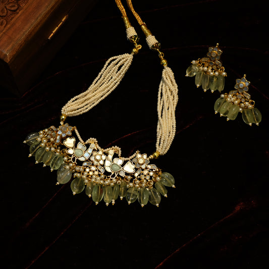 Muktakisha Choker with Earrings